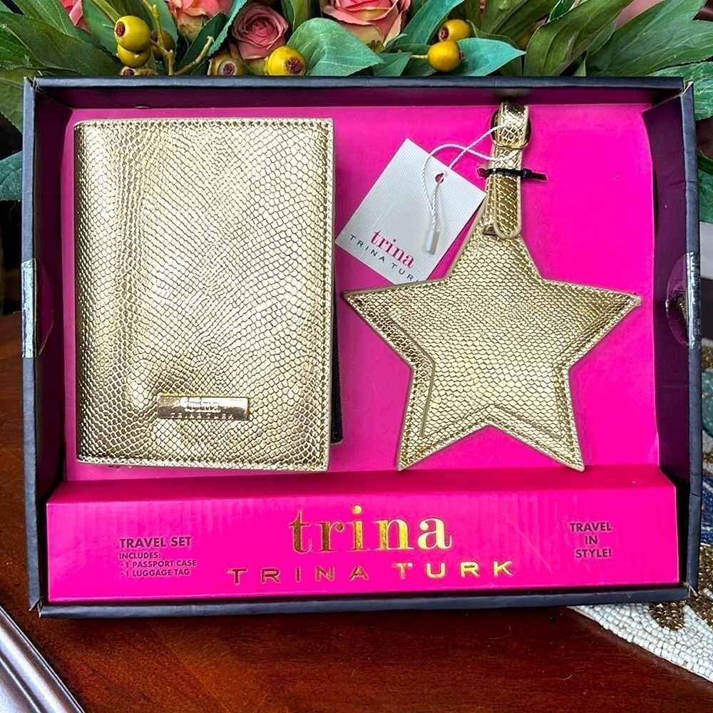 Brand New Trina Turk Gold Tone Travel Set Passport Holder Case Luggage Tag Star